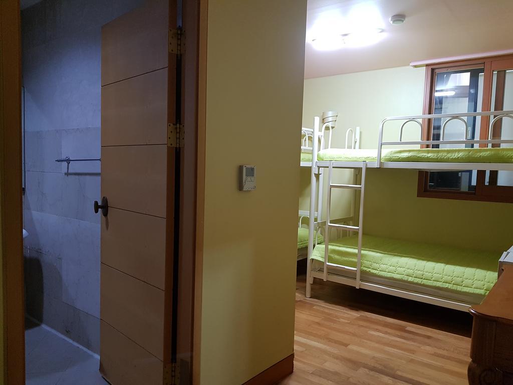 Hostel Lyndon Jeju Bagian luar foto